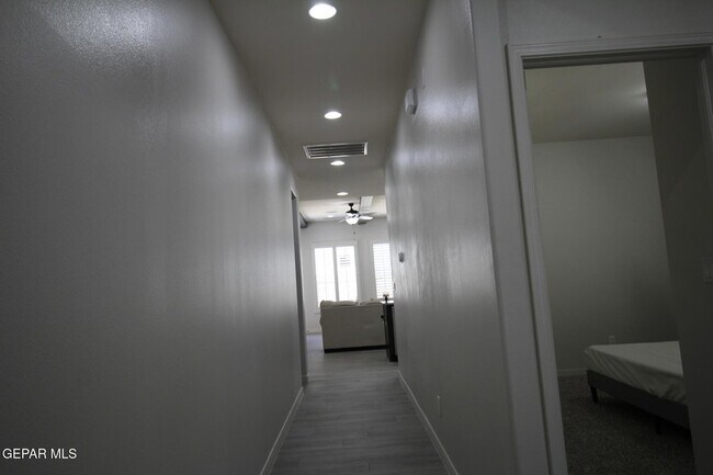 Building Photo - 13878 Paseo Central Ave