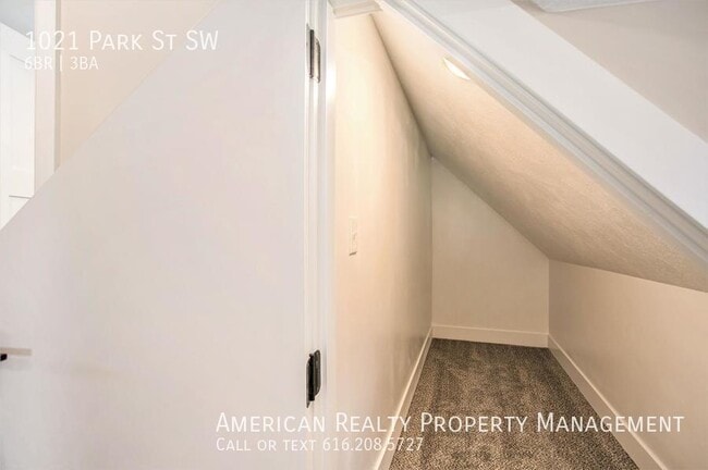 Building Photo - 1021 Park St SW