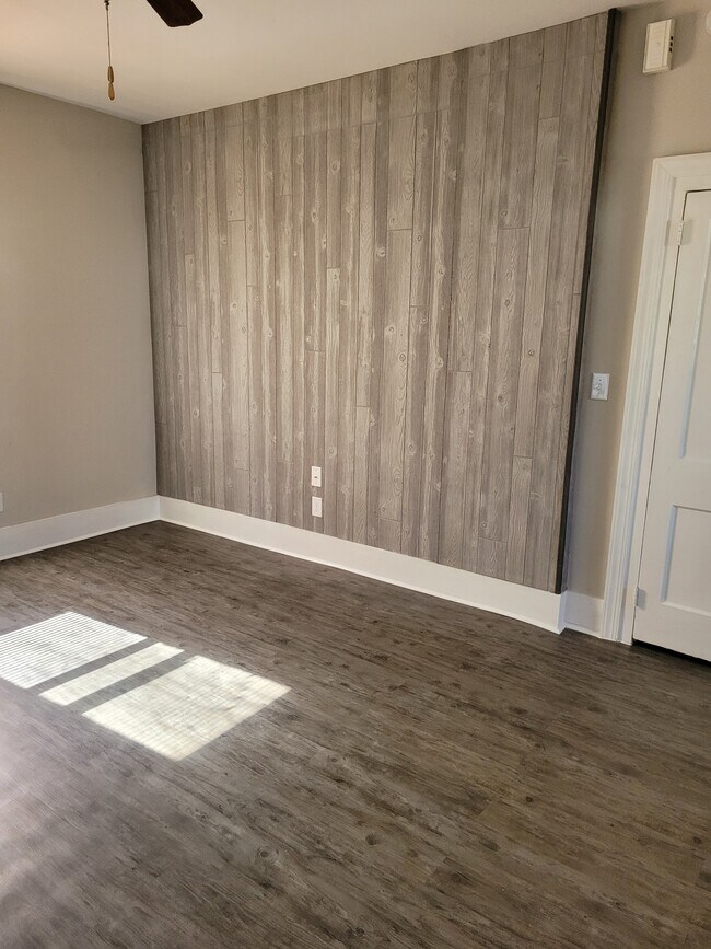 Building Photo - 305 Walker St