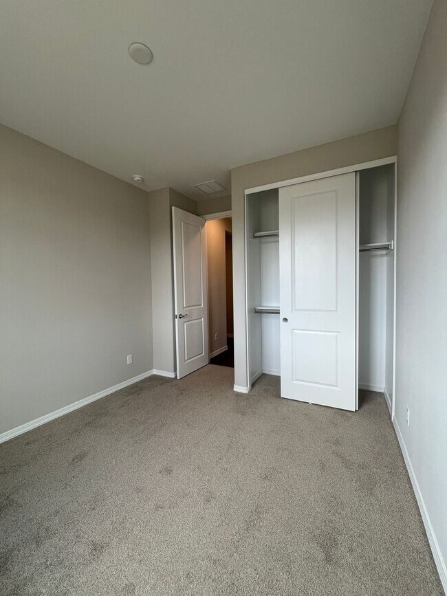 Building Photo - Brand New Home In Pronghorn Ranch!