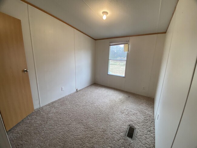 Building Photo - 2665 Douglas Rd