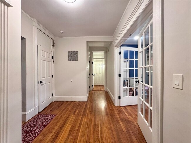 Building Photo - 1584 Beacon St