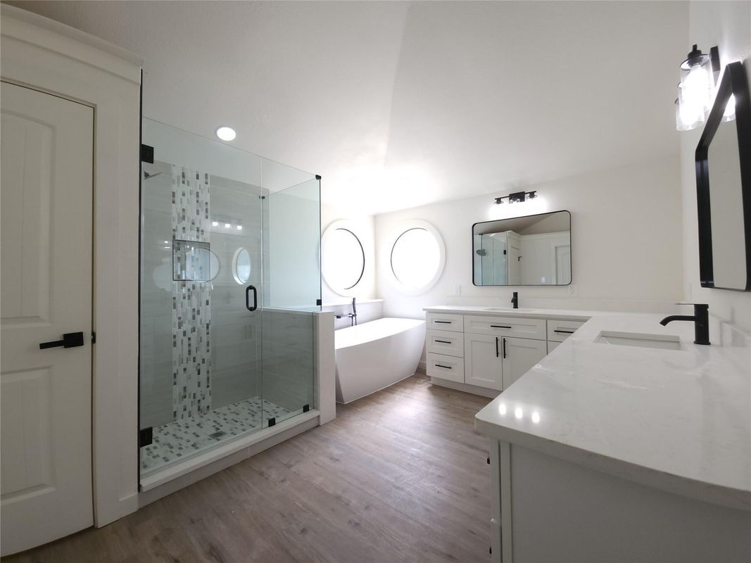 Building Photo - 1502 Hiawatha Way