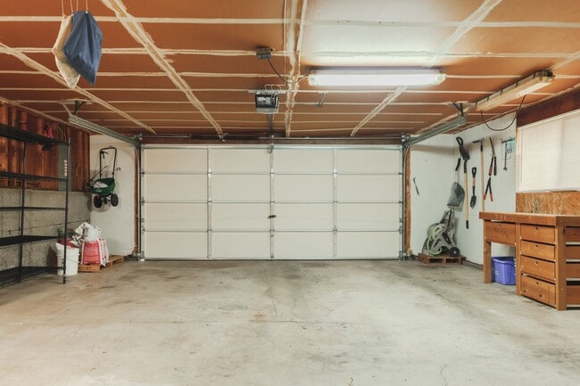 Building Photo - 3 Bedroom 1 Bathroom Rambler in NE Tacoma!