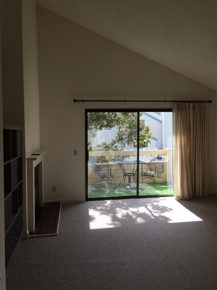 Living Room - 104 Woodlake Dr