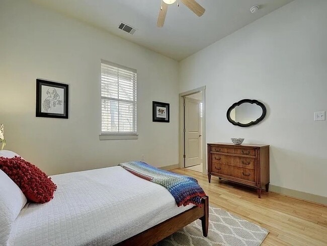 Building Photo - 2520 Bluebonnet Ln