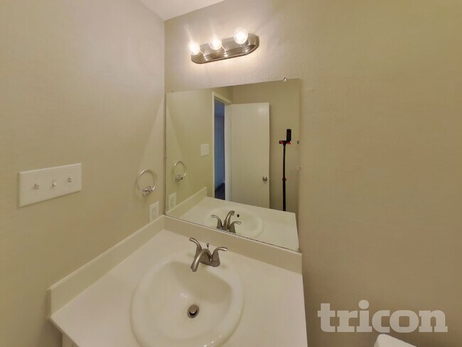 Building Photo - 4114 Hartford Dr