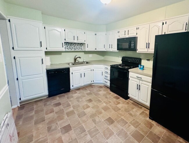 Building Photo - 5 bedroom, 2 bathroom home in Newark