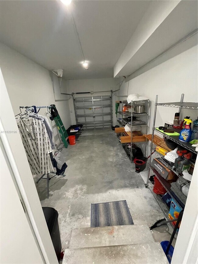 Building Photo - 254 NW 11th Ct