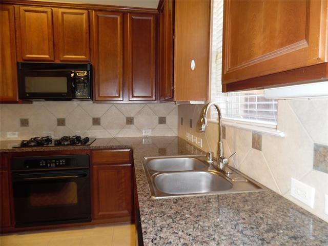 Building Photo - 8572 Davis Dr