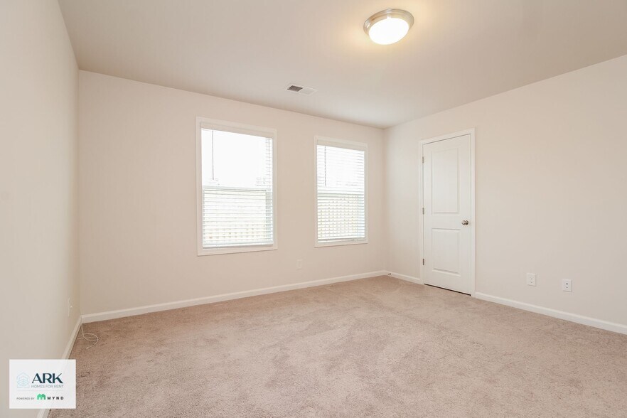 Building Photo - 4 Oak Rose Dr