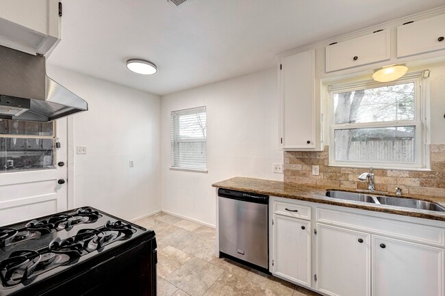 Building Photo - 4722 Carleen Rd