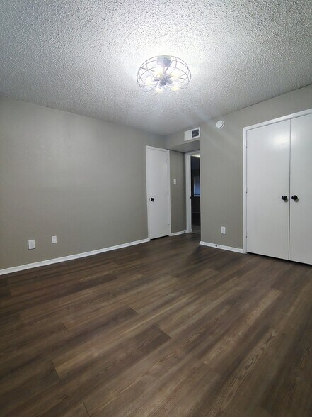 Building Photo - 412 Summit Ave