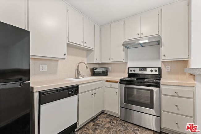 Building Photo - 8148 Redlands St