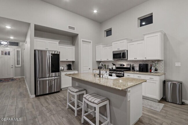 Building Photo - 4556 Marisabel Azcarate St