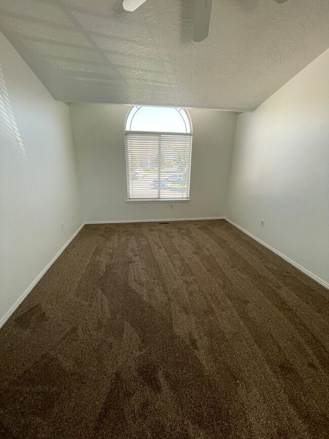 Building Photo - Beautiful Harbor Point Family Home in Lehi