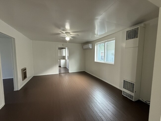 Building Photo - 328 SE Lane Ave