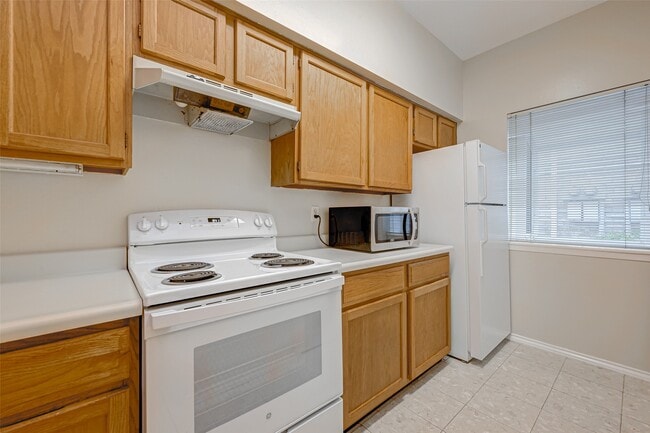 Building Photo - 7597 Cambridge St