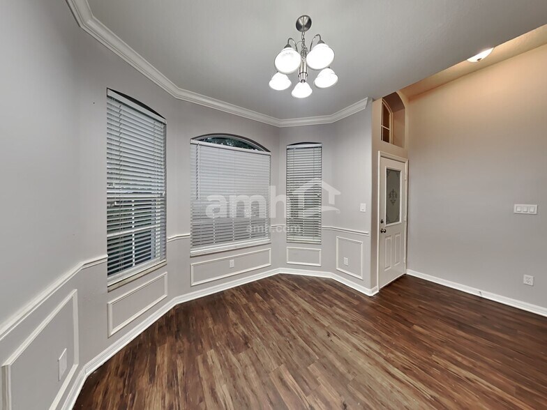 Building Photo - 1560 Mountclair Ct