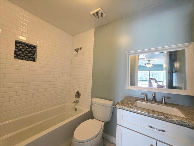 Building Photo - 3227 Dalview St