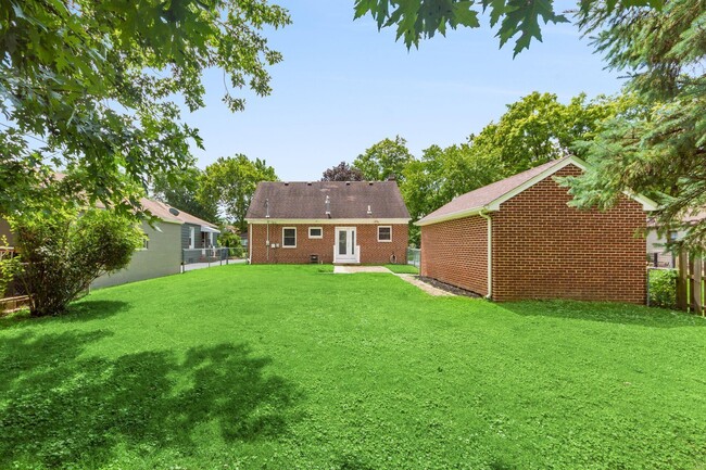 Building Photo - 336 E Weisheimer Rd