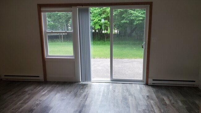 Building Photo - 325 Shorewood Cir