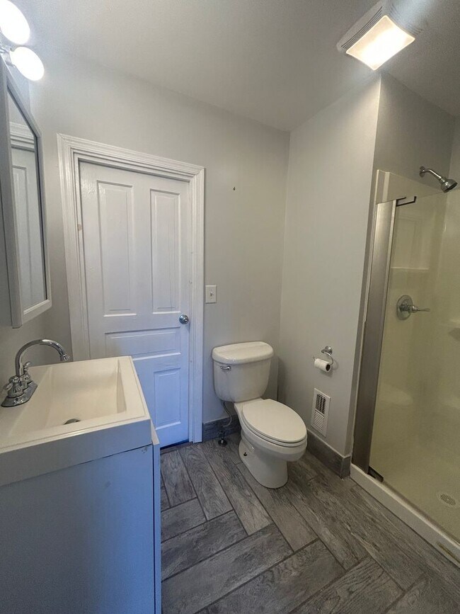 Building Photo - 222 Harris St