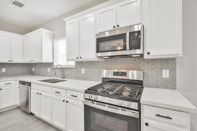 Building Photo - 7524 E Maxroy St