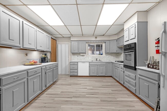 Building Photo - 114 N Highland Ave