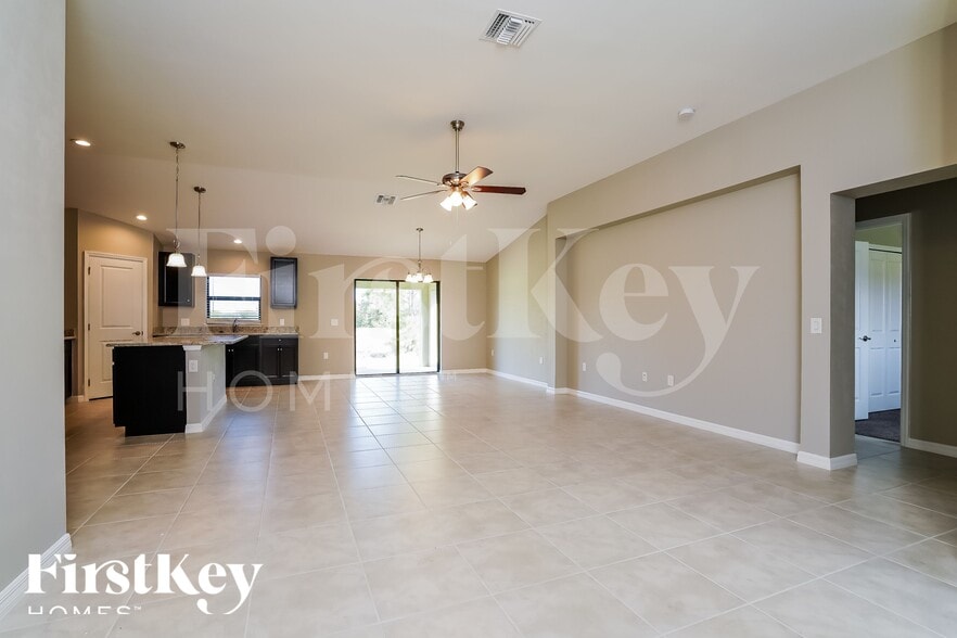 Building Photo - 2616 30th St SW