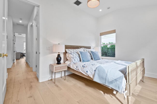 Building Photo - 845 Sunset Rd