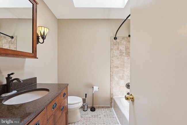 Building Photo - 8609 Woodview Dr