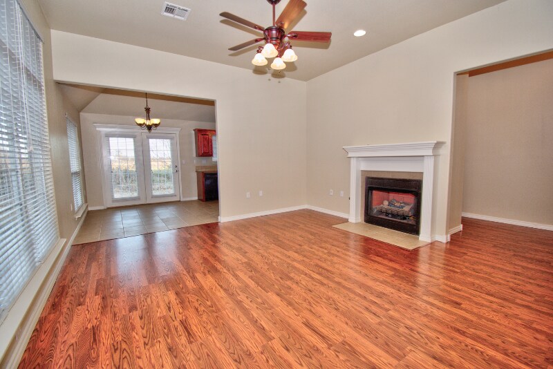 Building Photo - 1212 Jeannie Ln