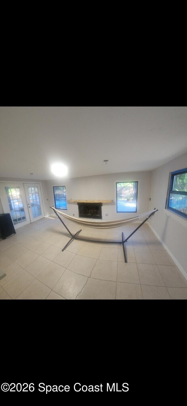 Building Photo - 462 Breakwater St SE