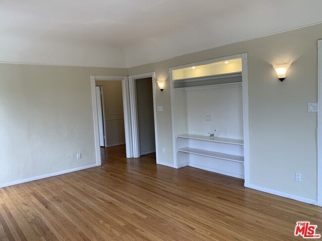 Building Photo - 802 N Sweetzer Ave