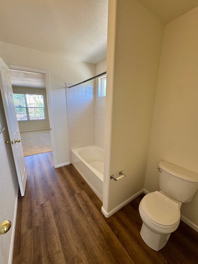 Building Photo - 4 Bed / 4 Bath Dream Home in the Hills at ...