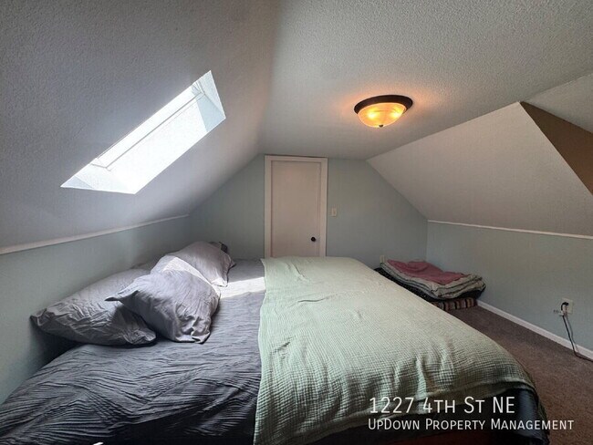 Building Photo - 1227 4th St NE