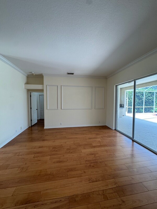 Building Photo - 10084 Cherry Hills Ave Cir