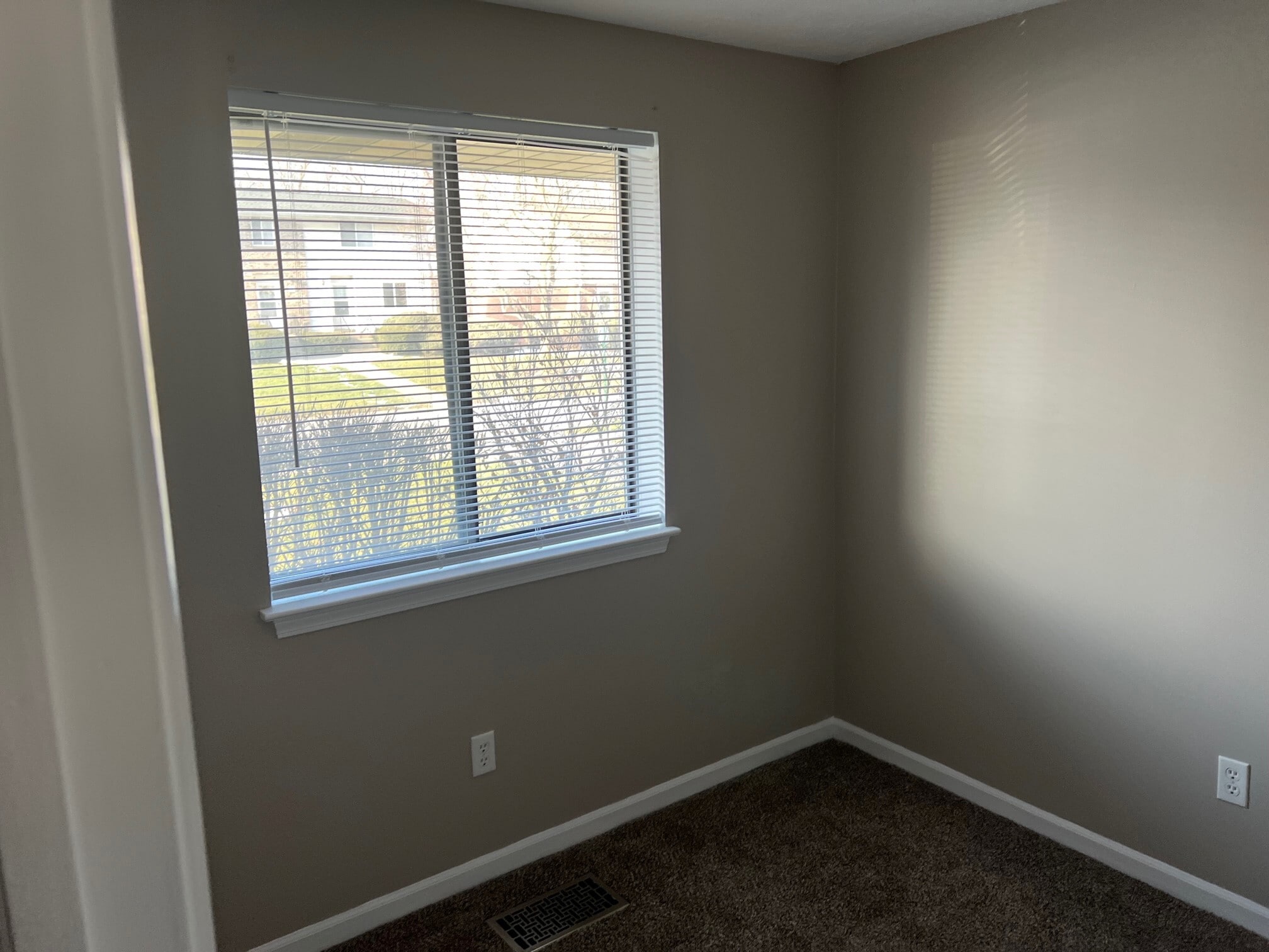 Bedroom #3/ Office - 339 Willowbrooke Dr