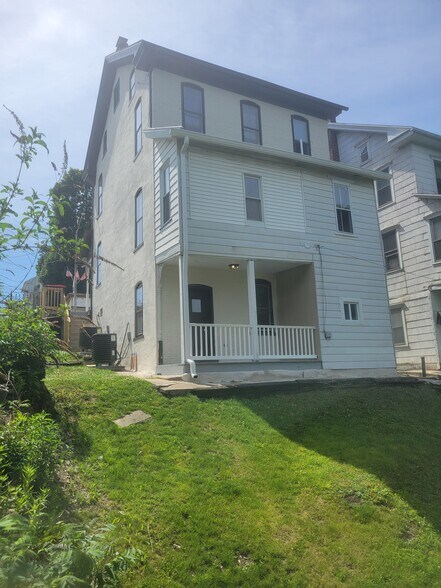 Building Photo - 301 N 1st St