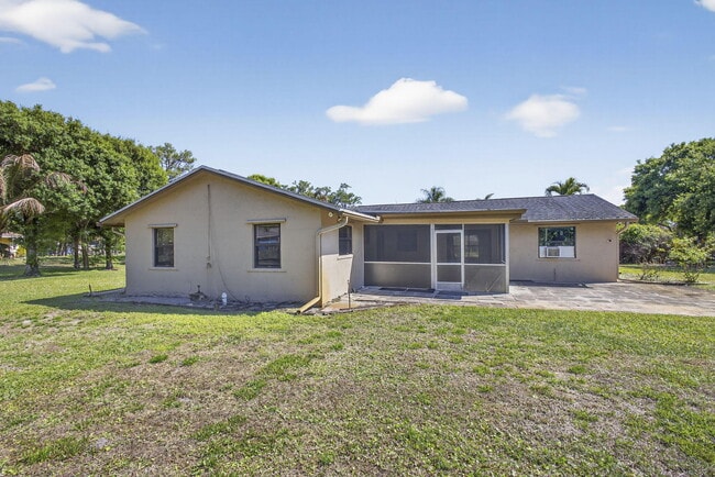 Building Photo - 7107 181st Ct N