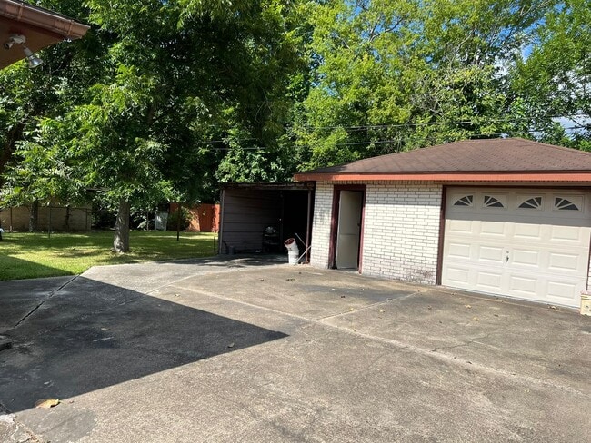 Building Photo - 13015 Glenda St