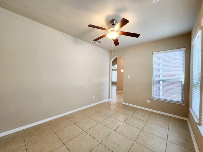Building Photo - 911 Daffodil View Ct