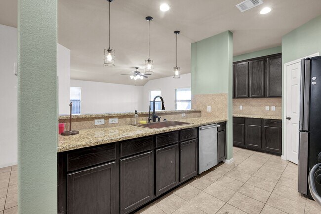 Building Photo - 23310 E Pine Ivy Ln