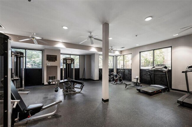 Building Photo - 870 Mayson Turner Rd NW