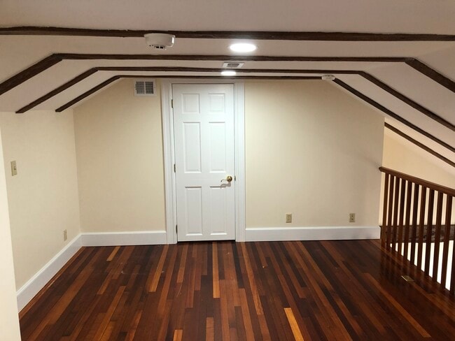 Apt 4 loft style bedroom - Ivy Hall Estate