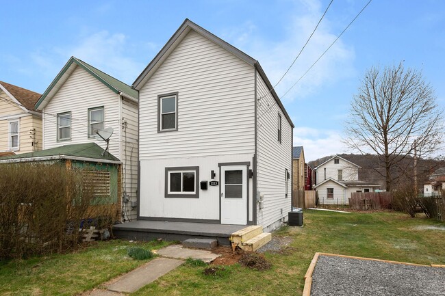 Building Photo - BLACK FRIDAY DEAL! SCORE 50% OFF 1ST MONTH'S RENT IF SIGNED BY NOV. 28! Beautiful 2 bedroom home ...