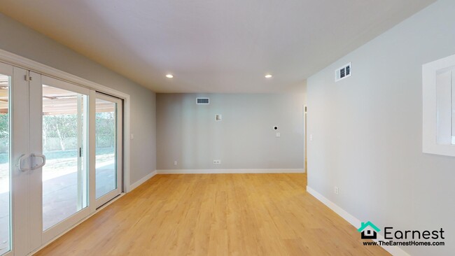 Building Photo - 3 + 2 Updated and Spacious Home in the Hea...