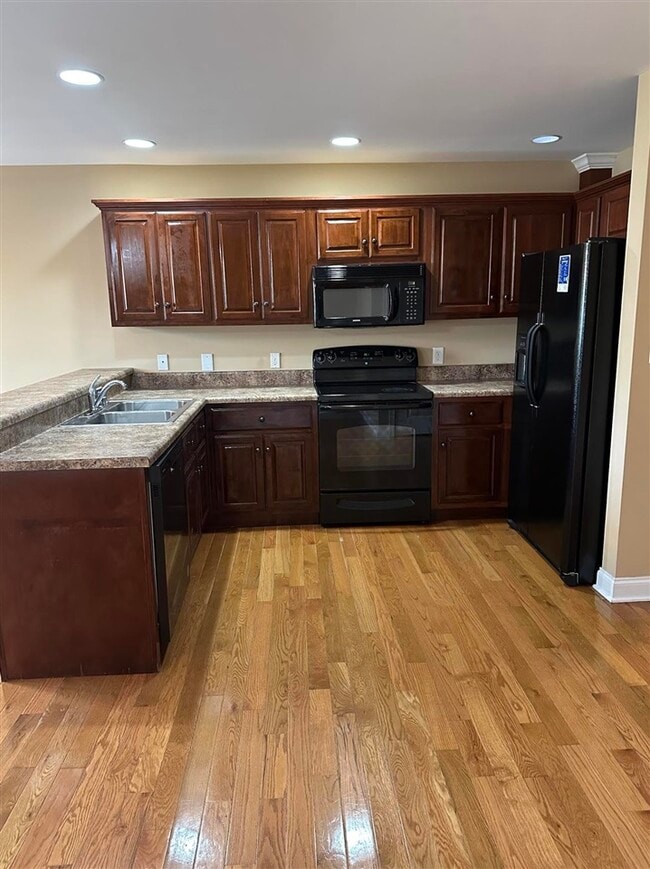 Building Photo - 226 Spg Crk Ave