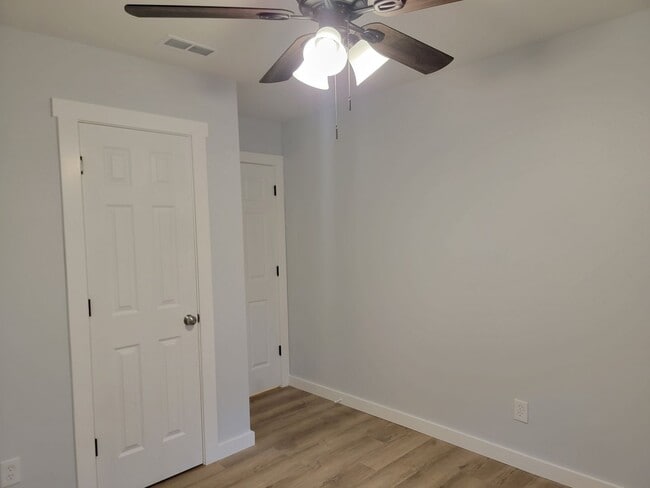 Building Photo - Three bedroom duplex!